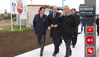 Diego visita en Polanco con el alcalde Cabrero las obras del campo de Rinconeda