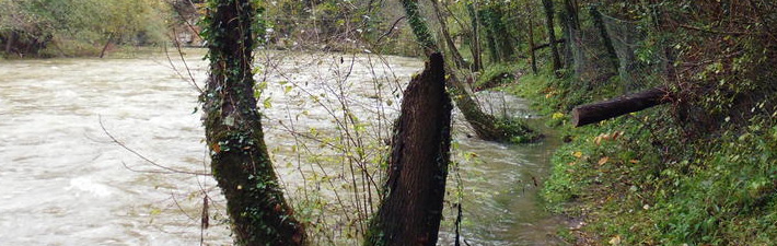 Soba, segunda de España, con 72 litros de lluvia; el Asón se desborda y olas de 9 metros