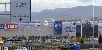 Carrefour compra a Eroski 36 supermercados, entre ellos el de Valle Real en Santander