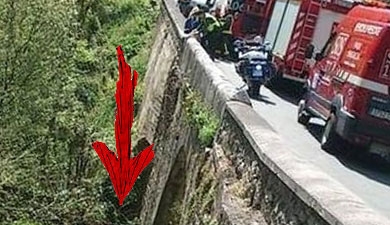 Fallece un motorista en Ramales de la Victoria tras chochar con un puente y caer al cauce del río