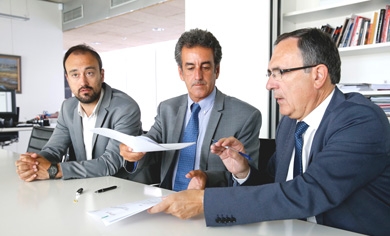 Martín y Cruz Viadero firman el convenio para el desarrollo del parque empresarial y tecnológico de Las Escabadas