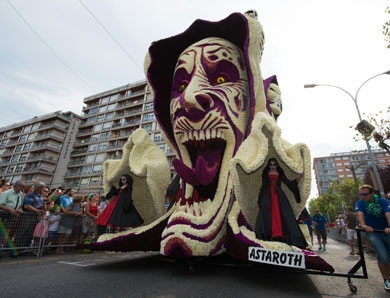 "Astaroth" carroza ganadora de la Batalla de Flores de Laredo