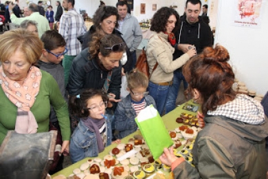 La Feria Apicola de Torrelavega vuelve a ser un éxito de público y calidad de sus productos