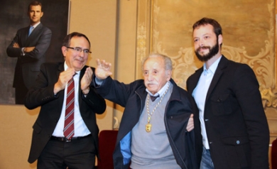 El Ayuntamiento de Torrelavega concede la medalla y el título de &quot;Hijo Predilecto&quot; a José Izaguirre Cobo