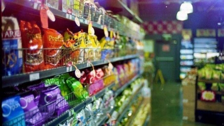 El supermercado que sólo vende productos 'caducados' y es totalmente legal