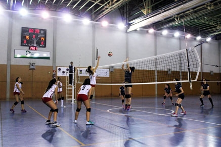 El Voleibol Laredo gana al Sapuherri de Durango y se mantiene líder de su categoría