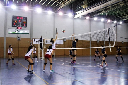 El Voleibol Laredo gana al  Sapuherri de Durango y se mantiene líder de su categoría