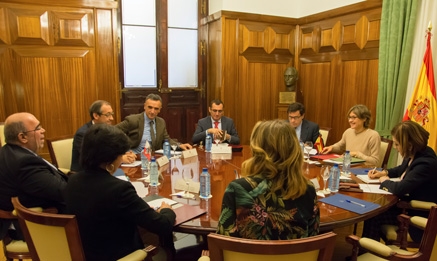 Oria se entrevista en Madrid con la ministra Tejerina a la que emplaza sobre el problema lácteo