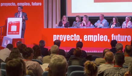 Revilla denuncia la &quot;asfixia&quot; del Estado a Cantabria ante los sindicalistas