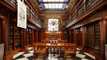 Más de 160.000 euros para la restauración y conservación de las vidrieras de la biblioteca de Manéndez Pelayo