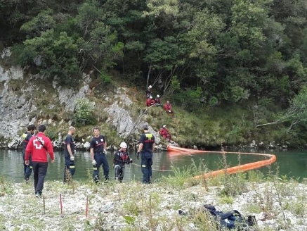 Dispositivo para evitar que el vertido del camión afecte a las aguas del Deva