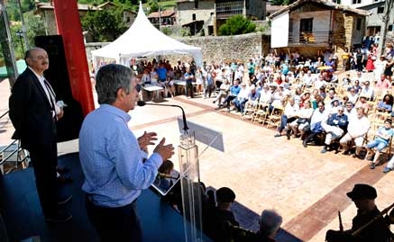 Revilla dice que Cosío es una joya de Cantabria e invita a los vecinos a presumir de su belleza