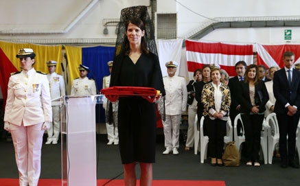 Ruth Beitia ejerce de madrina de la entrega de la &#39;bandera de combate&#39; al buque Castilla