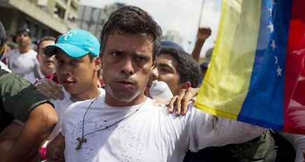 El chavismo cede a la presión y saca de la cárcel a Leopoldo López