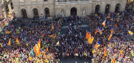 El independentismo hace una nueva demostración de fuerza con 700 alcaldes arropando a la Generalitat