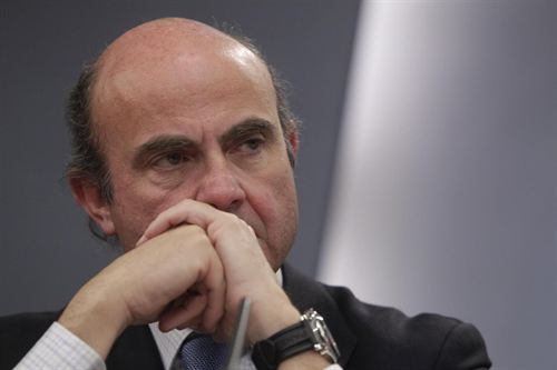 De Guindos afirma que &quot;no hay señales de daño a la economía española&quot; por el desafío catalán