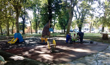El Ayuntamiento realiza obras de acondicionamiento de zonas en el Parque del Ferial de Sarón.