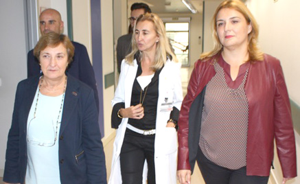 Real y la delegada de salud de Málaga visitan en Valdecilla a los familiares y afectados intoxicación del hotel Campomar