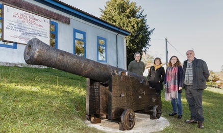 Entrega una cureña para colocar un cañón de artillería al Museo de la Real Fábrica de La Cavada