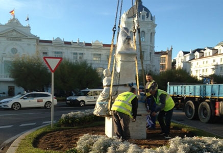 El monumento a González Linares vuelve a la Plaza de Italia