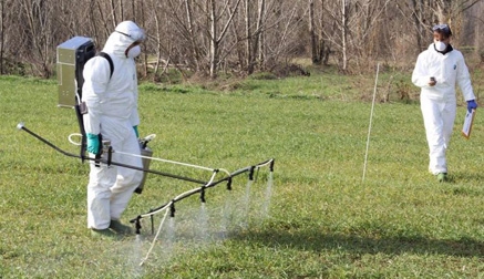 España vota a favor de seguir usando un herbicida potencialmente cancerígeno según la OMS