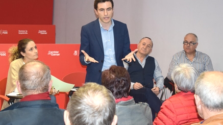 El PSOE lleva a vecinos y afectados la escandalosa gestión de la &#39;puesta en marcha&#39; del metro-Tus