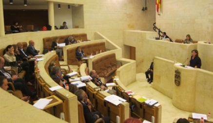 El subfluvial de Santoña, el cupo vasco o el MUPAC, protagonistas en el Pleno del Parlamento