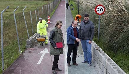 Camargo realiza trabajos de mejora en el carril bici de Punta Parayas
