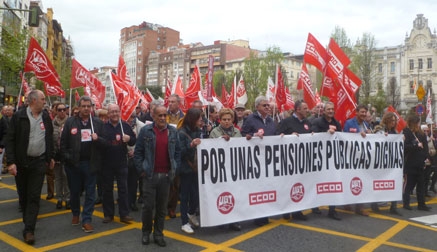 Más de 5.000 personas secundan la manifestación de UGT y CCOO por las pensiones públicas en Santander  