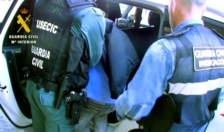 La Guardia Civil desmantela un punto de distribución de cocaína que operaba en Camargo y Santander