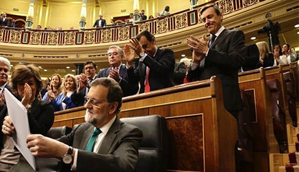 Los cinco votos del PNV tumban a Rajoy y encumbran a Sánchez hacia La Moncloa