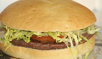 Noja acogerá el "Reto Machete" en el que Youtubers tendrán que comerse una hamburguesa de dos kilos