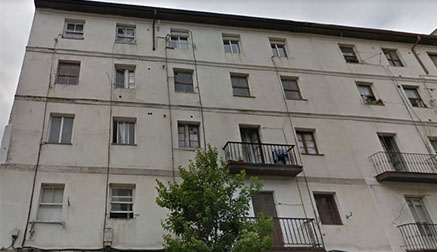 Ordenan el apuntalamiento inmediato de un edificio en la calle Alta ante el riesgo de caída de una de las fachadas