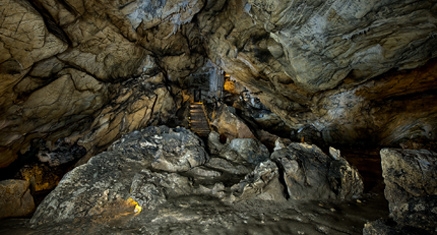Las cuevas de Cantabria en 60 millones de azucarillos de cafés Dromedario