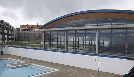 Invierten 650.000 euros para cubrir y climatizar la piscina de Suances y un nuevo gimnasio