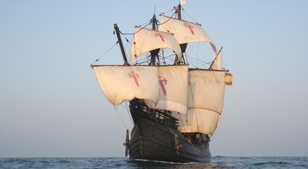 La Nao Victoria navega rumbo a San Vicente de la Barquera para dar a conocer la Primera Vuelta al Mundo