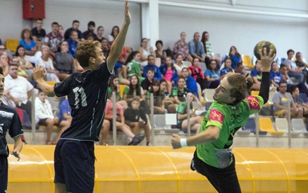 El VI Maratón Solidario de Balonmano recogió más de una tonelada de productos