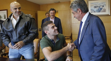 Revilla felicita a Sergio "El Niño que tiene todas las papeletas para ser un fenómeno del boxeo""