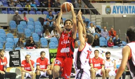 El Igualatorio Cantabria Estela no pudo debutar en la LEB Plata con victoria