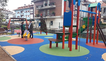 Se inaugura el nuevo parque infantil  en el Ferial de Sarón