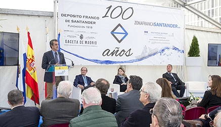 Martín espera que la Zona Franca del Puerto de Santander pueda ampliarse al Llano de La Pasiega
