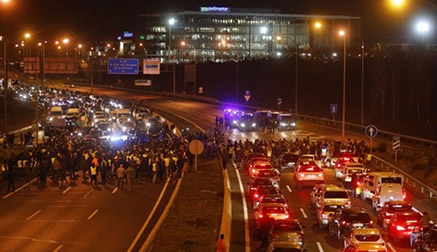 Los taxistas madrileños deciden continuar con la huelga indefinida