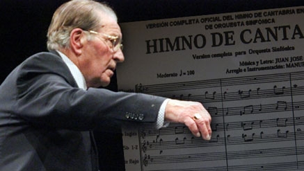 Ángel Manzano dona al Gobierno la partitura original del 'Himno a la montaña'