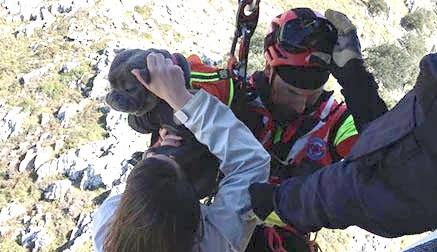 Rescatados dos senderistas acompañados de un perro en los Ojos del Diablo