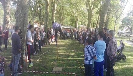 Cientos de vecinos y visitantes asistieron a la primera Feria Mitológica de Sarón 