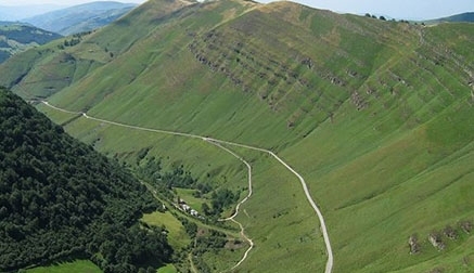 Se inicia el asfaltado de la carretera entre Vega de Pas y el puerto Estacas de Trueba