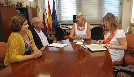 Educación estudiará una propuesta del Colegio de Economistas para fomentar conocimientos financieros y económicos entre los escolares de Cantabria