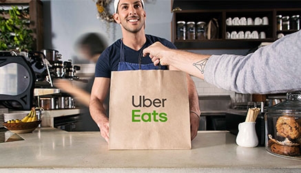 Uber Eats aterriza en Santander con su app de comida a domicilio