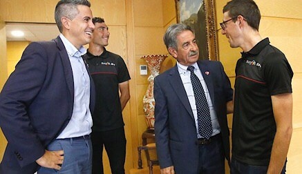 El Gobierno reconoce a Ángel Madrazo por su papel protagonista y triunfo de etapa en La Vuelta