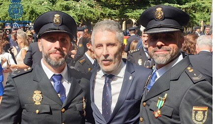 Condecoran a tres polícias destinados en Cantabria con la cruz al mérito policial con distintivo rojo
